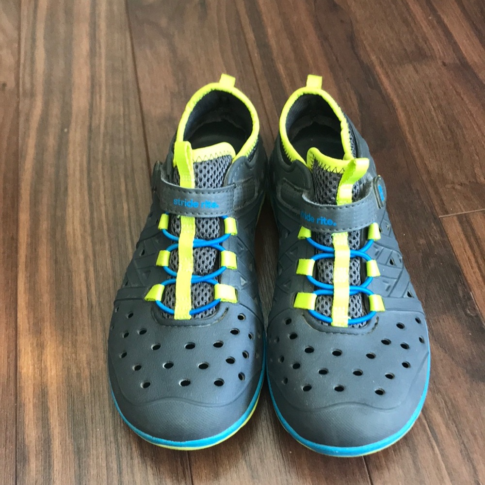 Stride Rite Phibian water sneaker Size 1